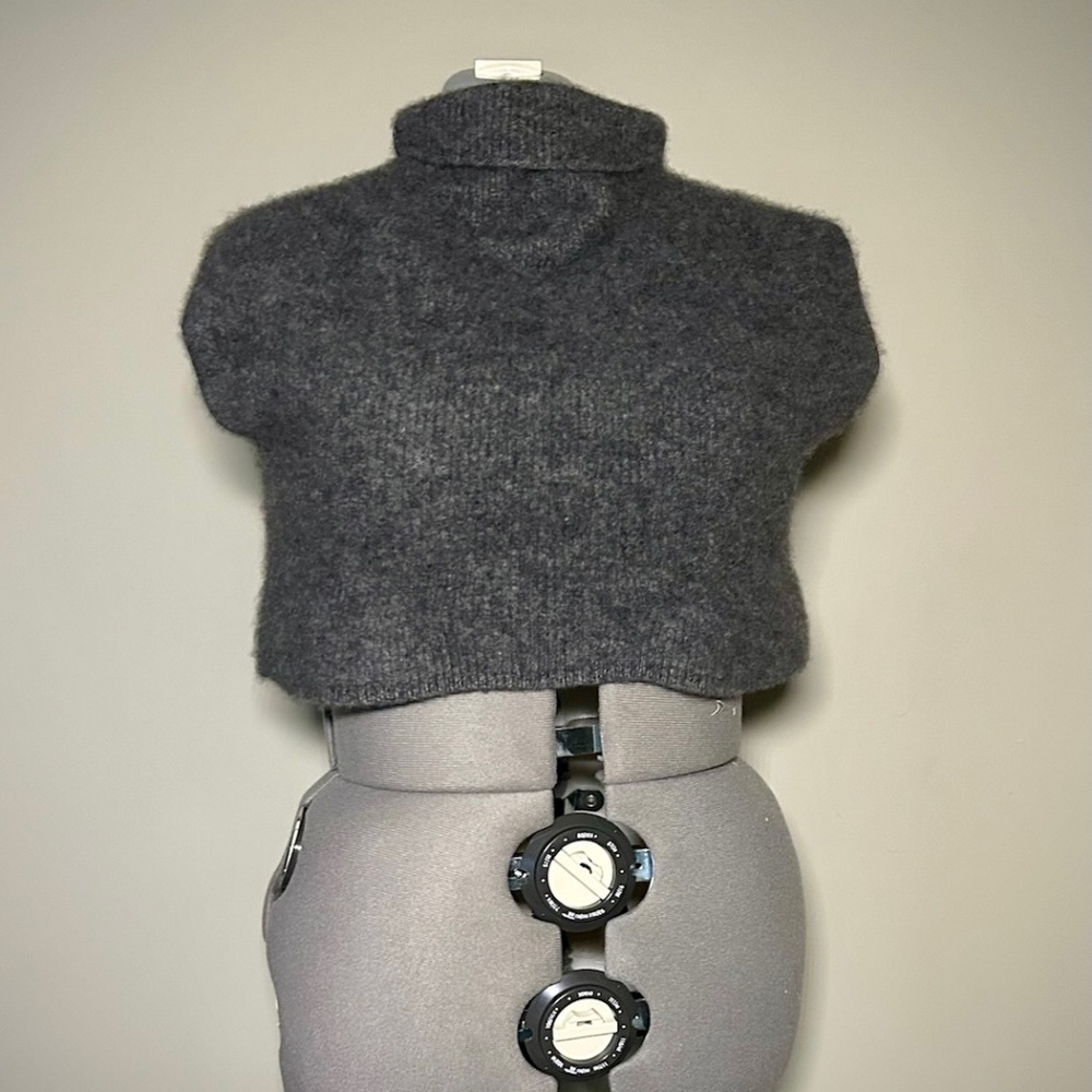 Cashmere Cropped Mock Turtleneck in Grey by Anthropologie (XL)